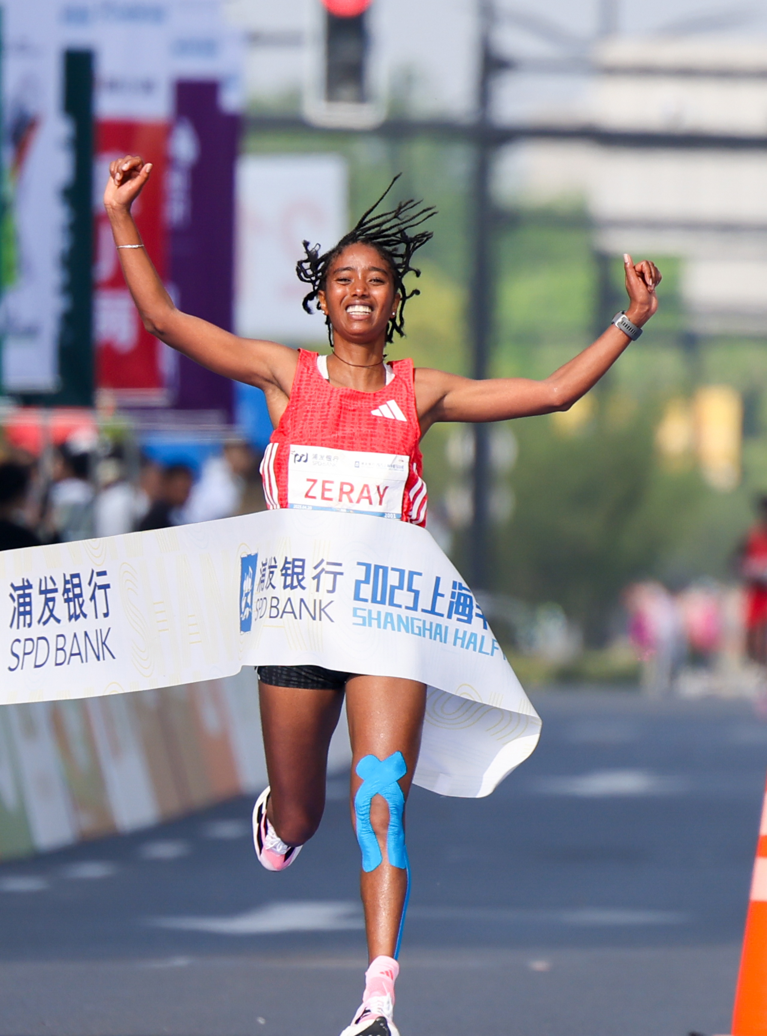 俄罗斯选手在女子中长跑赛中夺冠