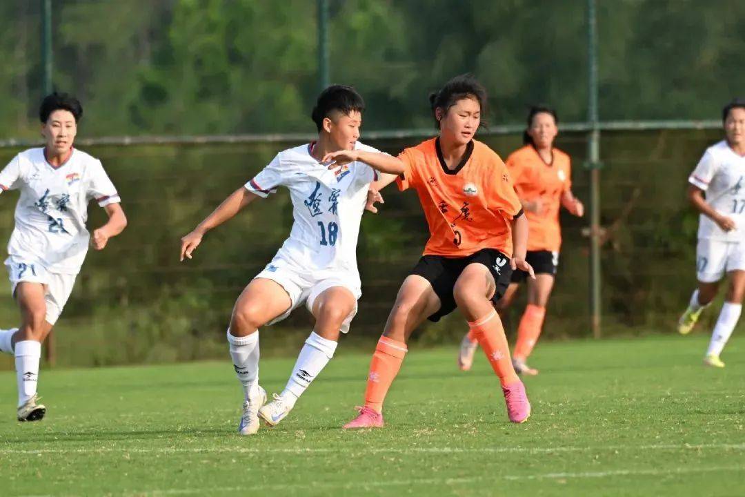 坚持不懈：女足选手全力以赴的简单介绍
