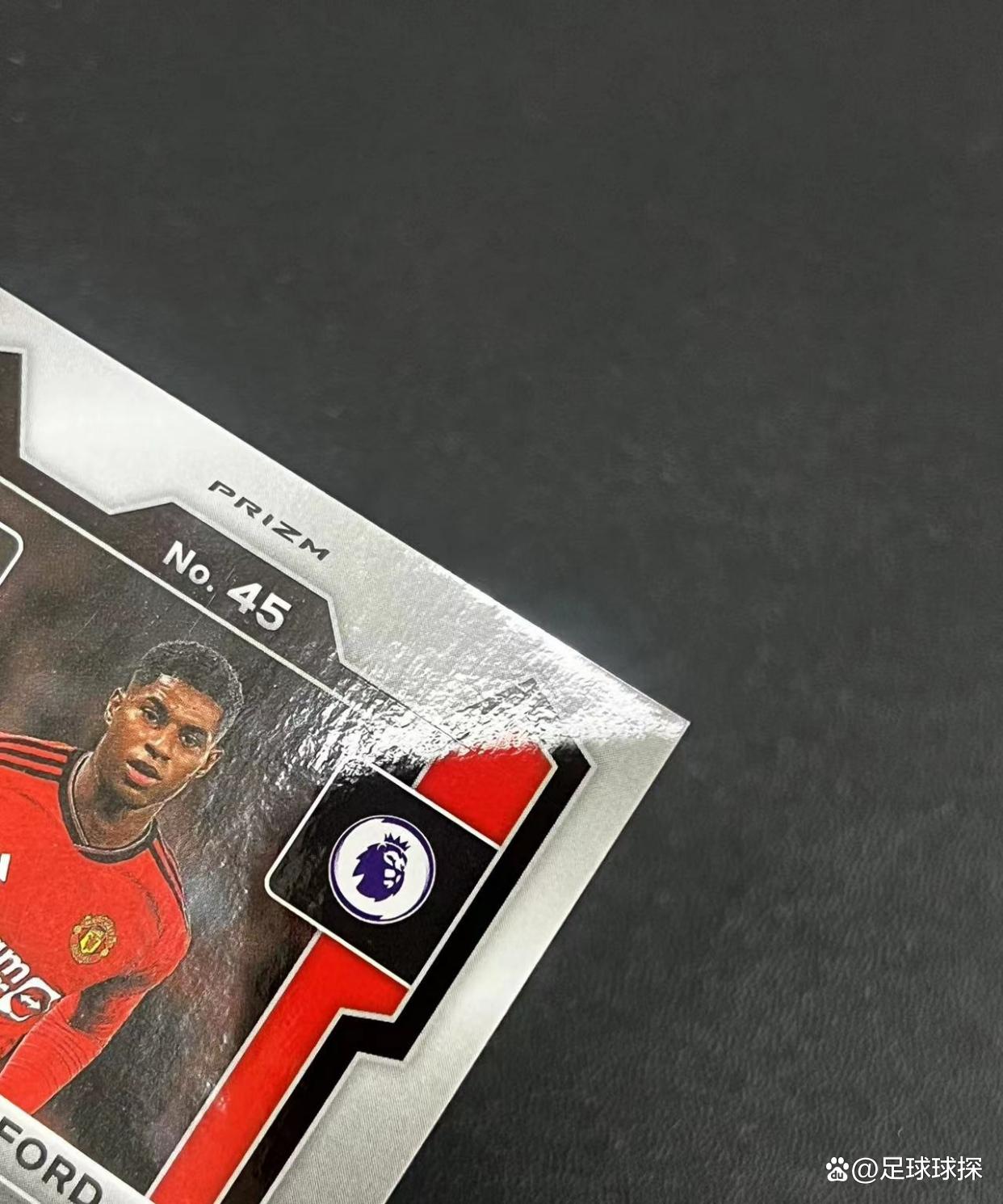 鲁尼离队后首次回归老特拉福德,球迷热情欢迎 鲁尼离队后首次回归老特拉福德,球迷热情欢迎