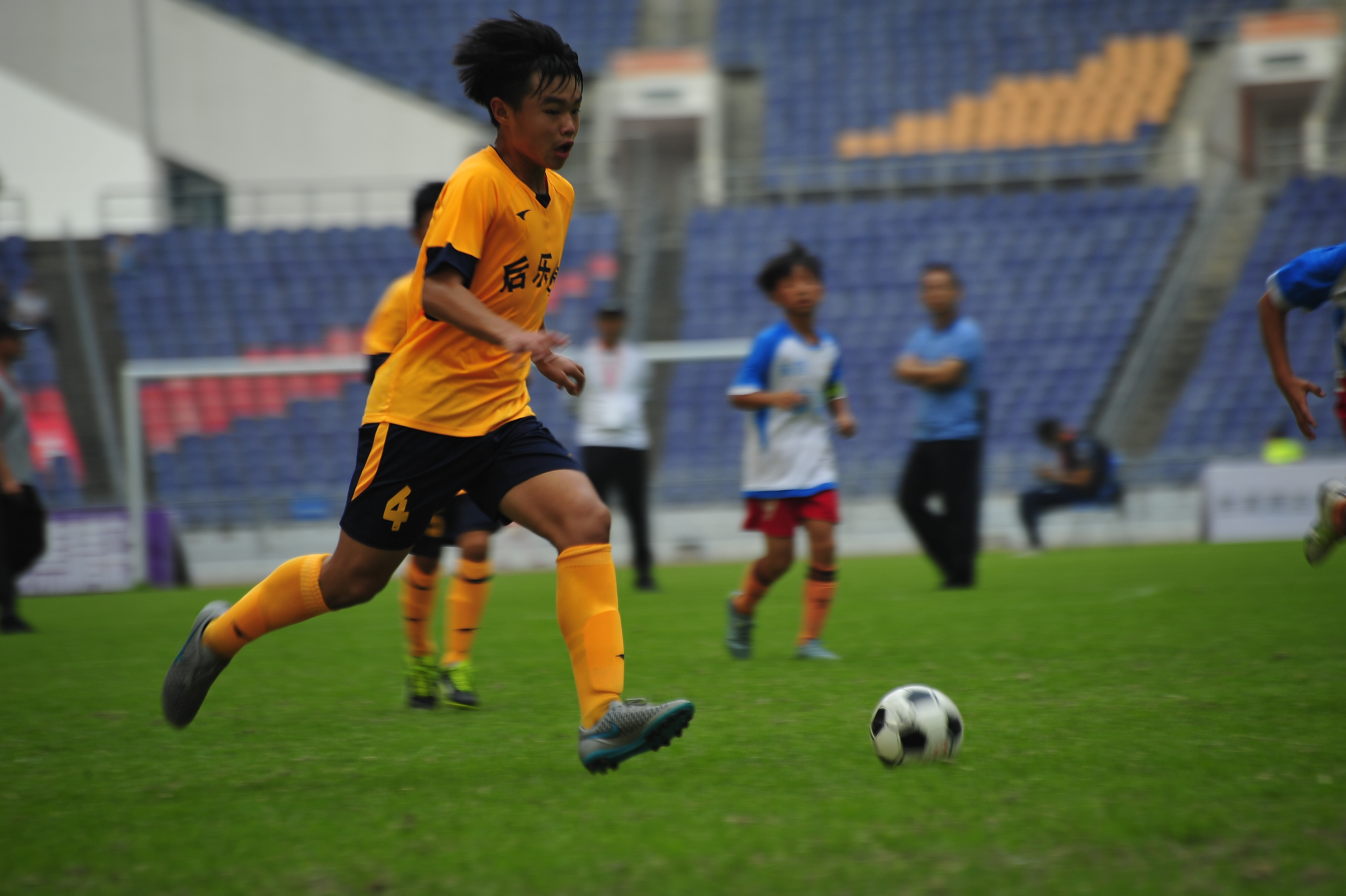 足球赛场上的精彩瞬间,精神风采抢眼!的简单介绍 足球赛场上的精彩瞬间,精神风采抢眼!的简单介绍