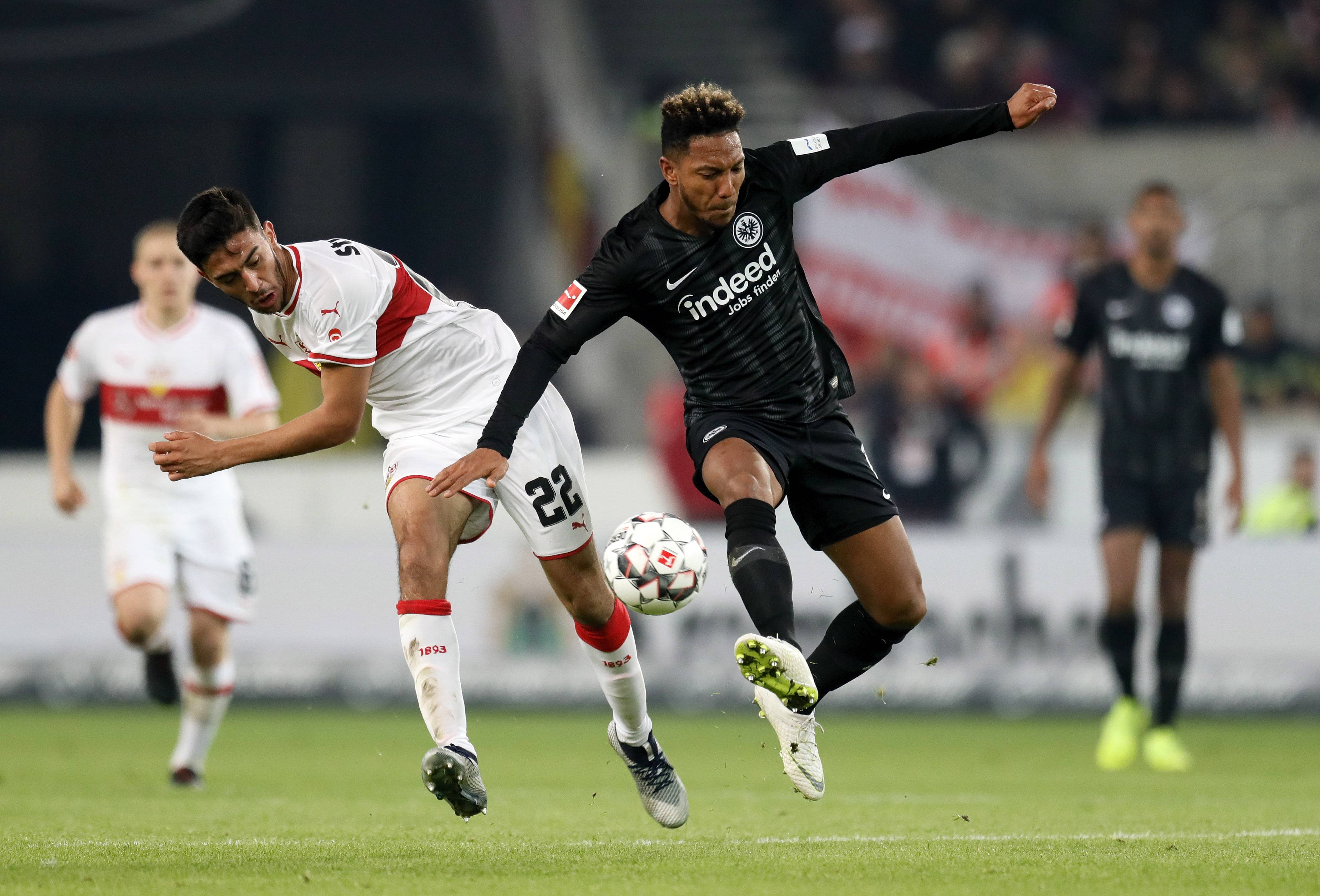 aoa体育体育app下载-包含曼联后防线严阵以待，成功守住零比零平局的词条