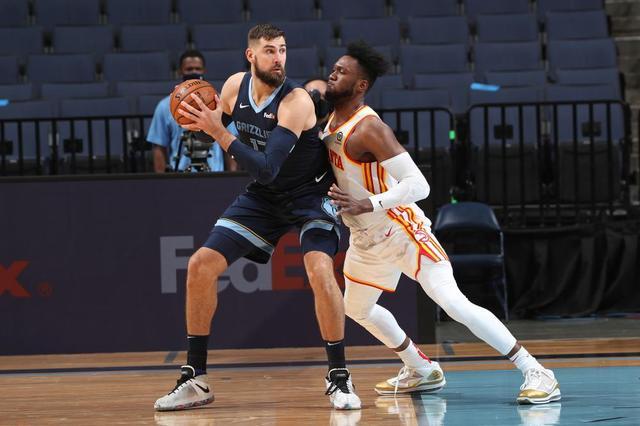 aoa体育体育直播-包含「灰熊客场击败老鹰稳住前八位置」的词条